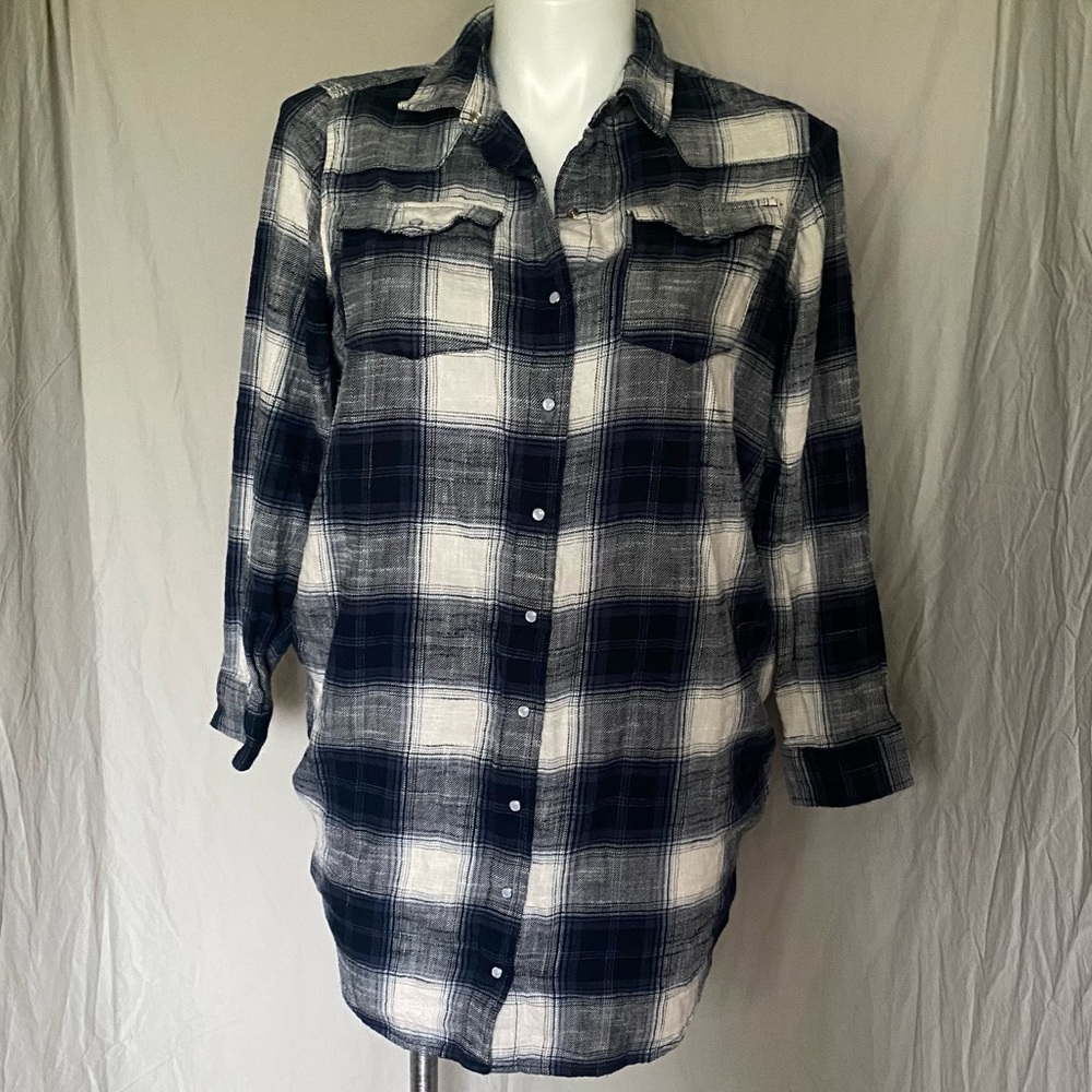 Old Navy plaid flannel button down shirt, L